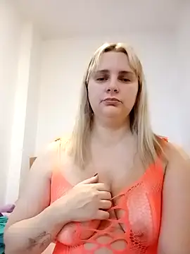 Snapshot of JessicaItalia chatting on October 18, 2025, 9:21 am JessicaItalia online show from October 18, 2025, 9:21 am