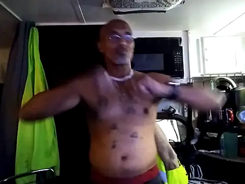 badboy2u2025 online show from December 3, 2025, 3:47 am