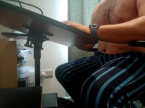 CloudyMuscleBeefy online show from October 9, 2025, 1:20 pm