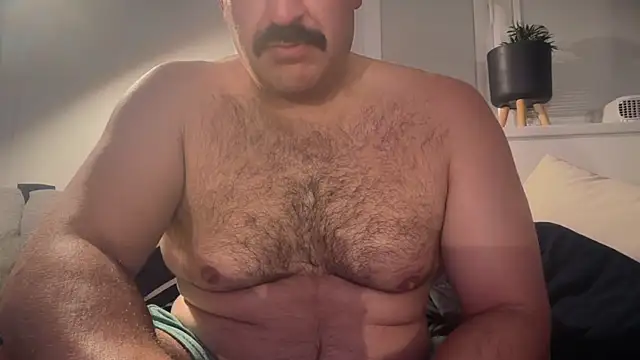 Snapshot of CloudyMuscleBeefy chatting on April 14, 2026, 12:16 am CloudyMuscleBeefy online show from April 14, 2026, 12:16 am