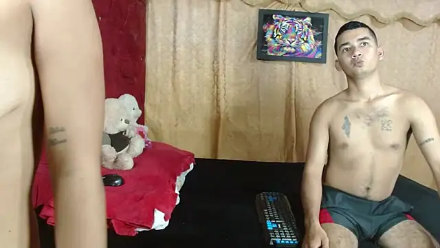 Snapshot of CasAndTom chatting on October 26, 2025, 1:22 am CasAndTom online show from October 26, 2025, 1:22 am