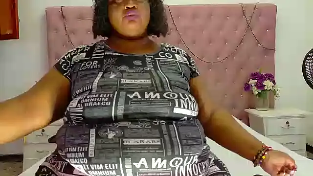 Snapshot of Exoticbigmandy chatting on October 1, 2025, 9:54 pm Exoticbigmandy online show from October 1, 2025, 9:54 pm