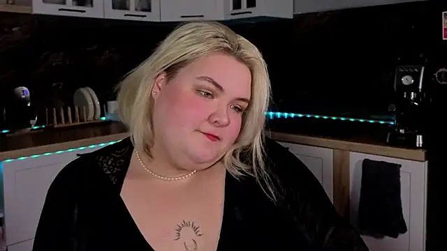 Ellabigbaby online show from October 4, 2025, 1:53 pm