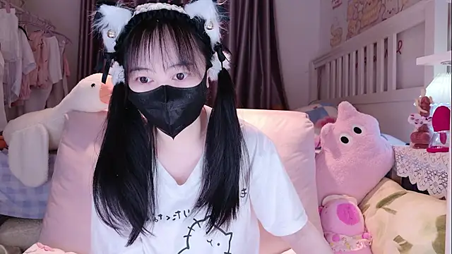 love-uiui online show from November 20, 2025, 1:55 pm