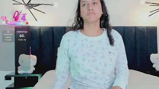 niia7 online show from October 3, 2025, 7:33 pm