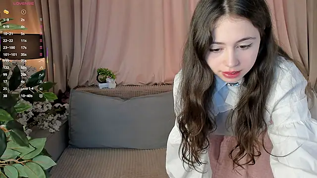 Snapshot of JulianaChapel chatting on November 2, 2025, 8:17 am JulianaChapel online show from November 2, 2025, 8:17 am