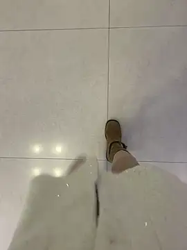 xiaoyuan01 online show from February 11, 2026, 3:33 am