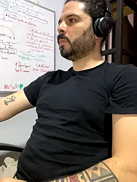 Snapshot of uto857 chatting on October 15, 2025, 5:02 pm uto857 online show from October 15, 2025, 5:02 pm