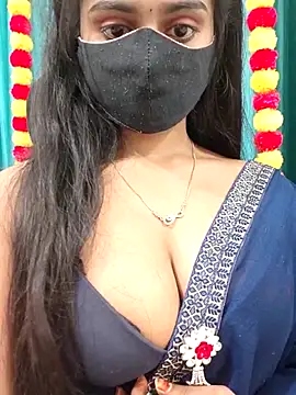 Aanya hotty online show from November 12, 2025, 2:28 pm