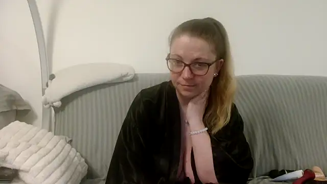 32h busty online show from March 21, 2026, 5:23 am