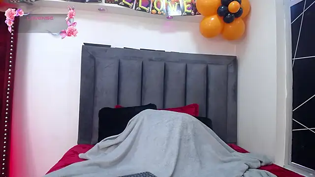 EmmaJhomson online show from October 8, 2025, 8:28 pm