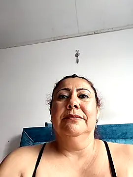 EmmaJhomson online show from November 3, 2025, 8:32 pm