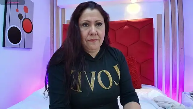 EmmaJhomson online show from April 28, 2026, 12:43 pm
