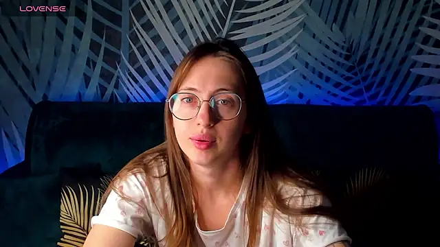 Snapshot of ChristyCrayme chatting on October 14, 2025, 11:38 pm ChristyCrayme online show from October 14, 2025, 11:38 pm