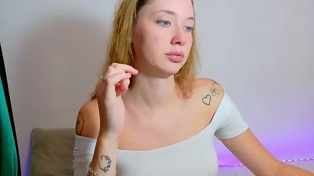 Snapshot of Ivanna__Rose chatting on July 5, 2026, 4:25 pm Ivanna Rose online show from July 5, 2026, 4:25 pm