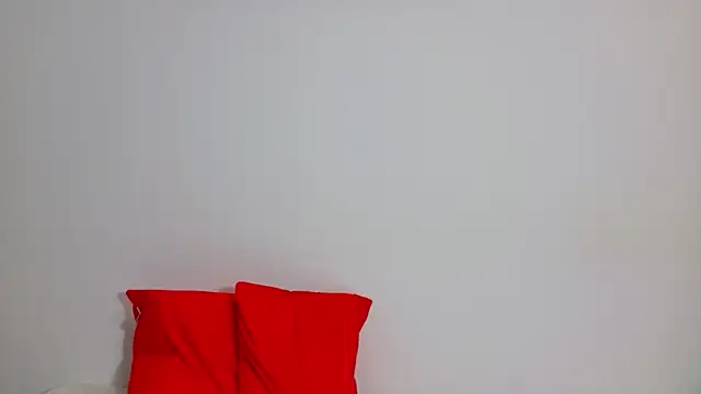 Snapshot of Ivanna__Rose chatting on August 5, 2026, 4:43 pm Ivanna Rose online show from August 5, 2026, 4:43 pm