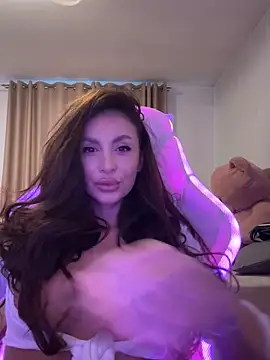 LunaBex online show from October 28, 2025, 5:44 am