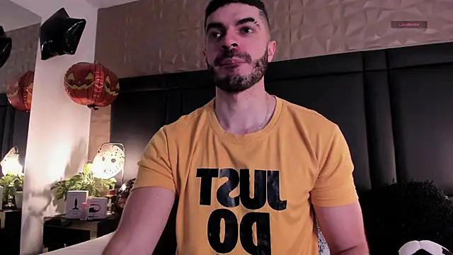 AxelThompson  online show from October 28, 2025, 11:58 am