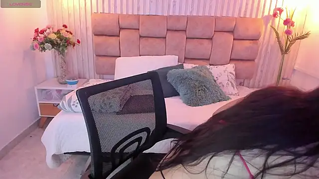 Snapshot of Gina25 chatting on October 9, 2025, 12:58 pm Gina25 online show from October 9, 2025, 12:58 pm