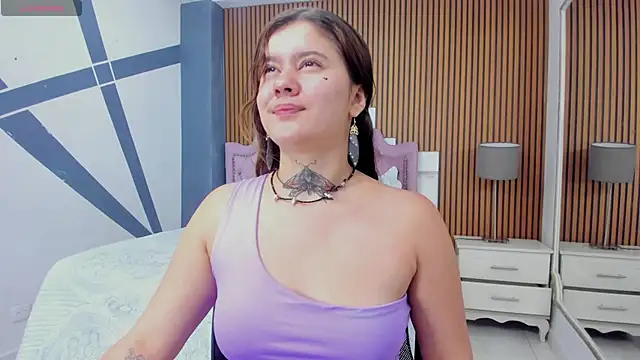 Snapshot of RosalineGrey chatting on October 1, 2025, 5:24 am RosalineGrey online show from October 1, 2025, 5:24 am