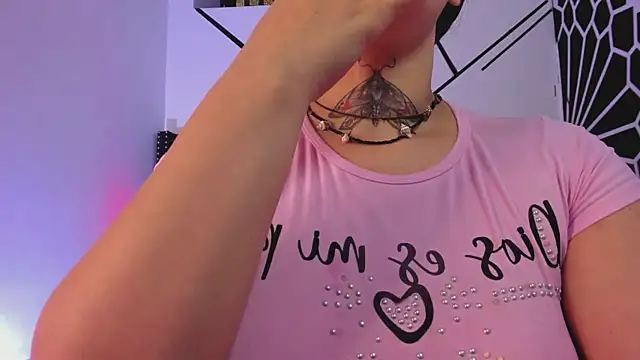 Snapshot of RosalineGrey chatting on October 9, 2025, 6:11 am RosalineGrey online show from October 9, 2025, 6:11 am