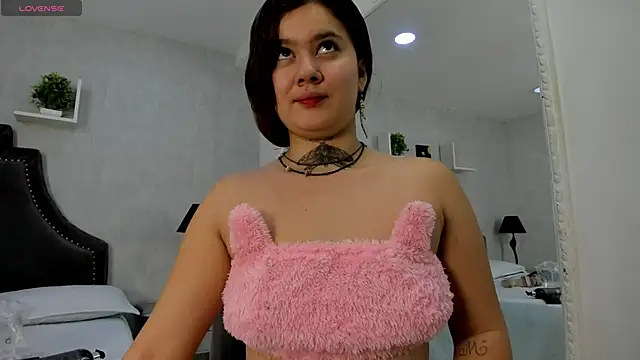 Snapshot of RosalineGrey chatting on October 13, 2025, 6:02 am RosalineGrey online show from October 13, 2025, 6:02 am