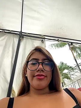 sara calderon online show from October 16, 2025, 1:23 pm