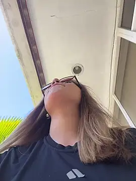 sara calderon online show from November 1, 2025, 1:24 pm