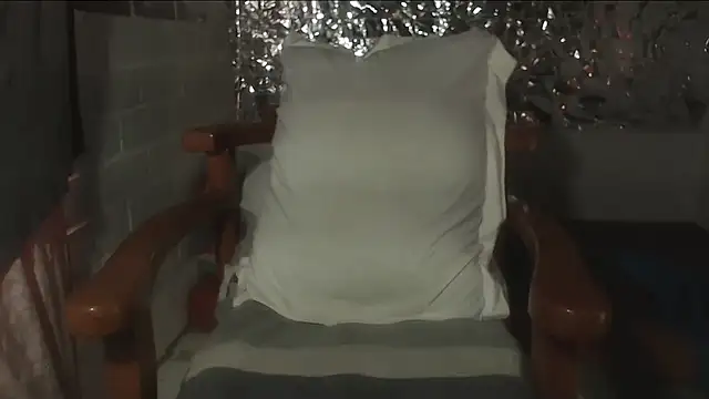 Snapshot of rose-crystal chatting on October 11, 2025, 9:57 pm rose-crystal online show from October 11, 2025, 9:57 pm