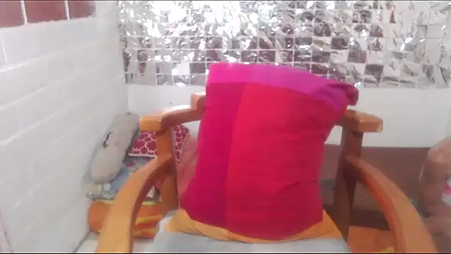 rose-crystal online show from February 22, 2026, 5:44 pm