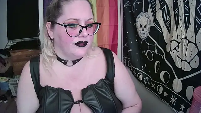 Snapshot of Kinky_Witch chatting on September 9, 2025, 1:27 am Kinky Witch online show from September 9, 2025, 1:27 am