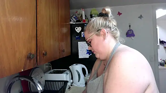 Kinky Witch online show from April 30, 2026, 6:03 pm