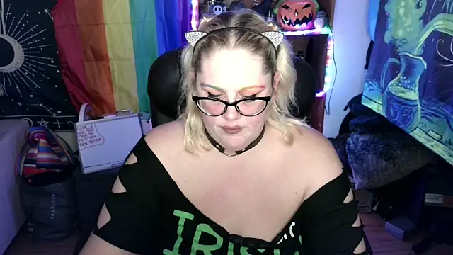 Snapshot of Kinky_Witch chatting on June 17, 2026, 12:57 am Kinky Witch online show from June 17, 2026, 12:57 am