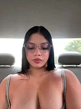 Snapshot of Hailey-Fox chatting on February 14, 2026, 9:22 pm Hailey-Fox online show from February 14, 2026, 9:22 pm