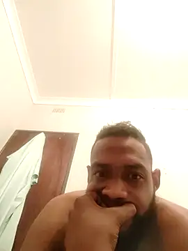 Snapshot of kulliguy chatting on October 28, 2025, 8:44 pm kulliguy online show from October 28, 2025, 8:44 pm