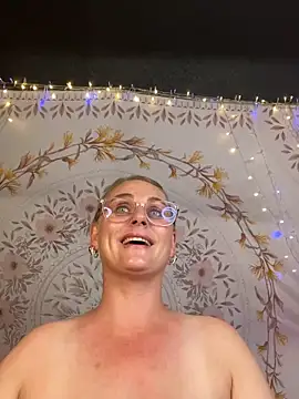 BossMomma0387 online show from May 13, 2026, 3:15 am