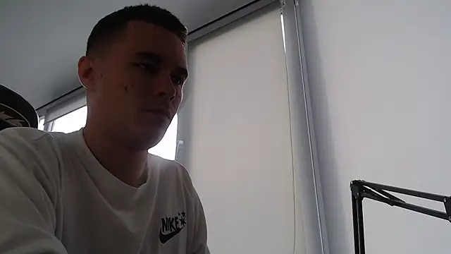 Snapshot of FreddyBredi chatting on October 27, 2025, 9:02 am FreddyBredi online show from October 27, 2025, 9:02 am