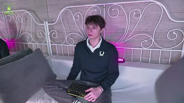 Snapshot of AnthonyHall chatting on November 8, 2025, 4:23 am AnthonyHall online show from November 8, 2025, 4:23 am