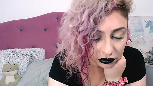 Snapshot of AAARUNY chatting on October 29, 2025, 11:28 pm AAARUNY online show from October 29, 2025, 11:28 pm