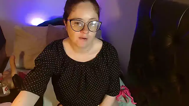Snapshot of KrystalAdams chatting on September 16, 2025, 12:28 pm KrystalAdams online show from September 16, 2025, 12:28 pm