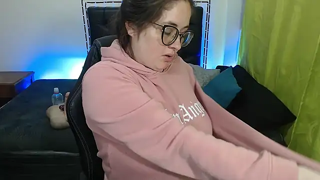 Snapshot of KrystalAdams chatting on October 27, 2025, 1:48 pm KrystalAdams online show from October 27, 2025, 1:48 pm