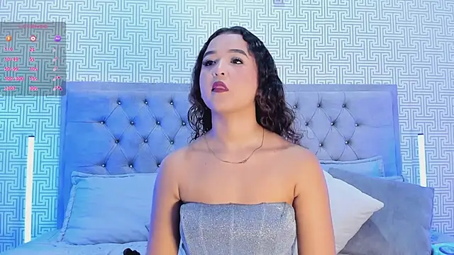 Snapshot of Evaa_Lunna_ chatting on October 31, 2025, 8:43 pm Evaa Lunna online show from October 31, 2025, 8:43 pm