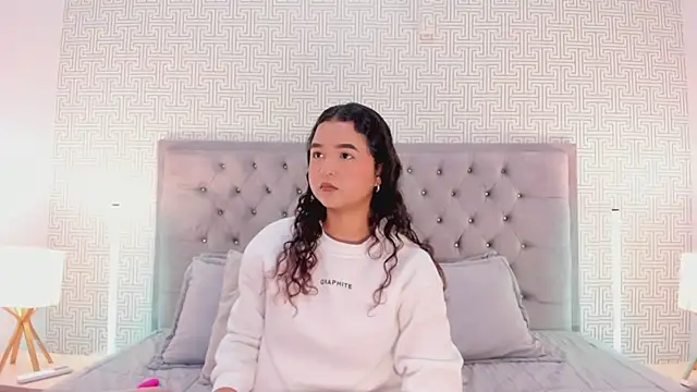 Evaa Lunna  online show from March 2, 2026, 8:26 pm