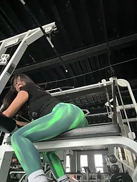 Ninazhang online show from November 7, 2025, 2:44 am