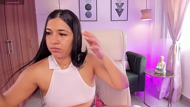 DANDARA THOM online show from November 1, 2025, 7:05 pm