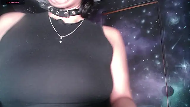 Snapshot of CristaldelLeon_s chatting on October 25, 2025, 4:02 pm CristaldelLeon s online show from October 25, 2025, 4:02 pm