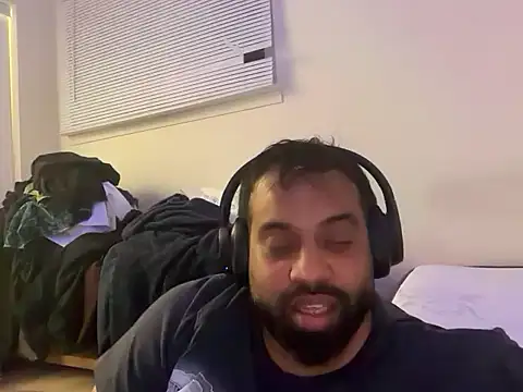 Snapshot of gogone2025 chatting on October 12, 2025, 6:23 am gogone2025 online show from October 12, 2025, 6:23 am