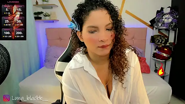 Luna blackk online show from May 3, 2026, 9:10 pm
