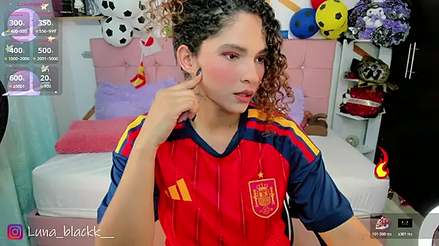 Luna blackk online show from July 6, 2026, 8:11 pm