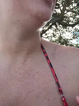 sweetsirenn online show from November 3, 2025, 2:40 pm